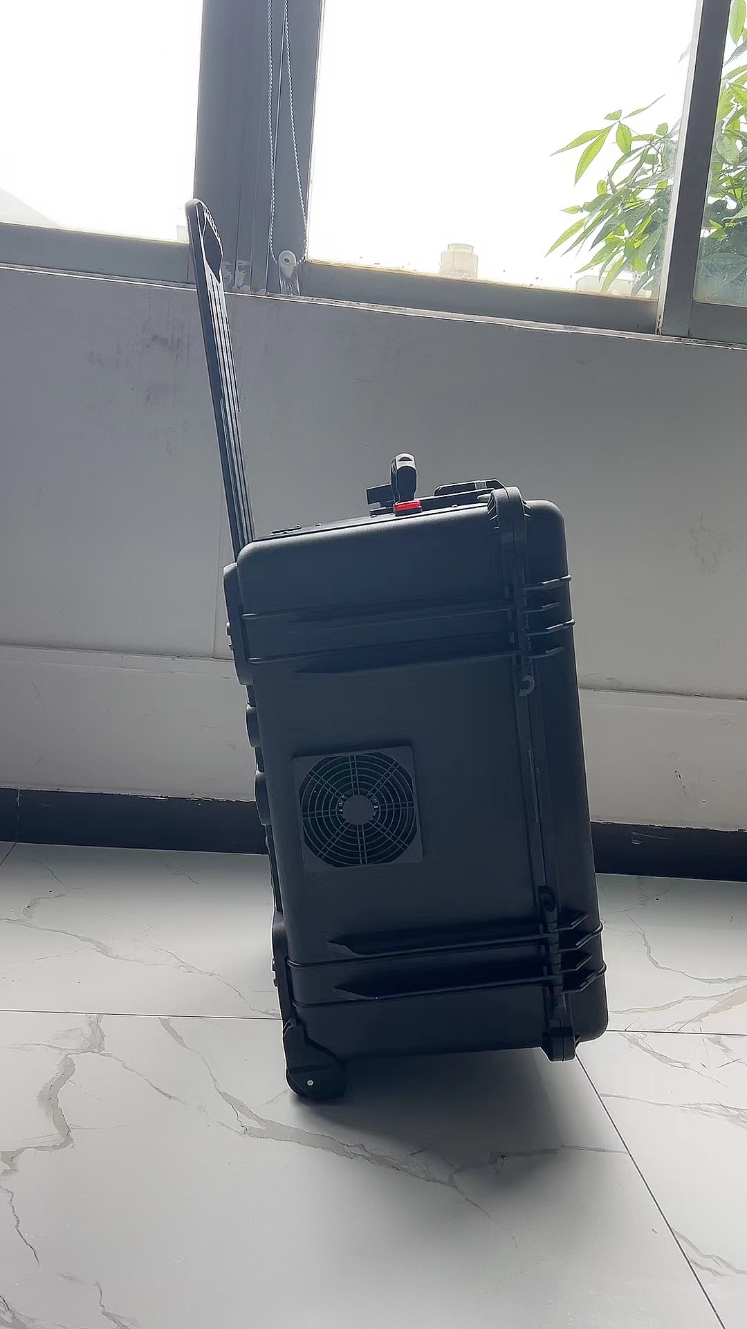 掇刀手拉箱型移动通信干扰器